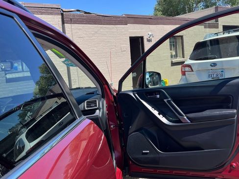 Used 2017 Subaru Forester 2.5i Touring AWD/4WD image 11