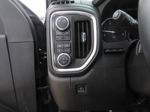 Used 2023 GMC Sierra 2500 Denali w/ Denali Black Diamond Edition AWD/4WD image 25