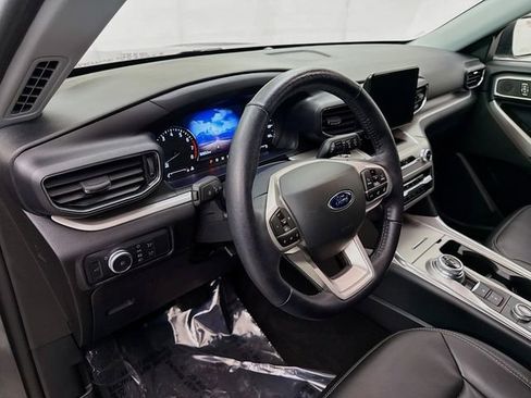 Used 2022 Ford Explorer XLT w/ Equipment Group 202A image 10
