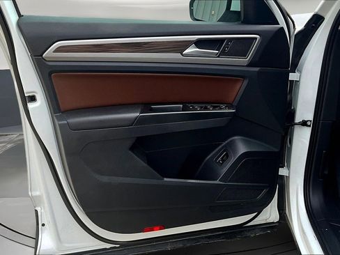 Used 2021 Volkswagen Atlas SE image 20