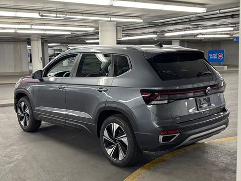 New 2025 Volkswagen Taos SE image 5