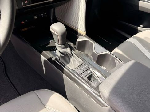 Used 2025 Toyota Camry SE image 13