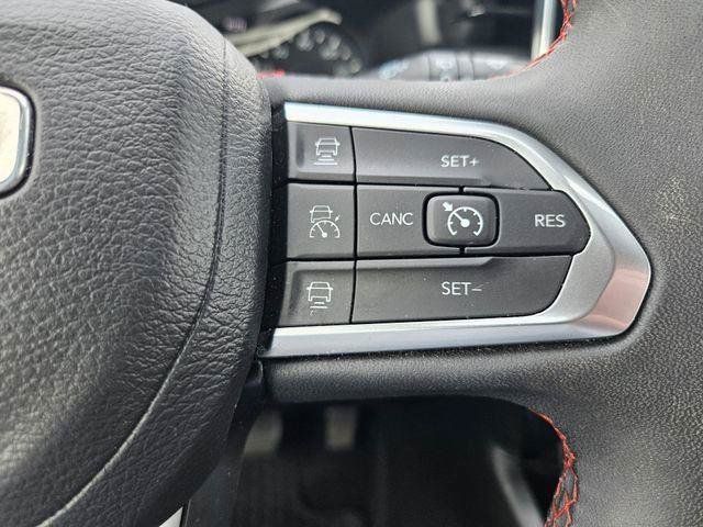 Used 2025 Jeep Compass Trailhawk AWD/4WD image 31