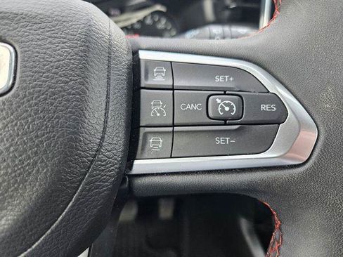 Used 2025 Jeep Compass Trailhawk AWD/4WD image 31