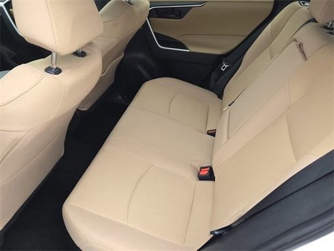 Used 2021 Toyota RAV4 LE image 14