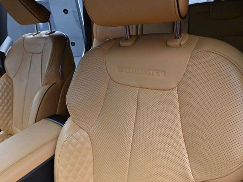 Used 2022 Jeep Grand Cherokee Summit w/ Luxury Tech Group V AWD/4WD image 16