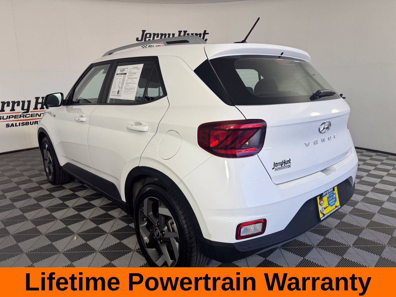 Used 2025 Hyundai Venue SEL FWD image 10