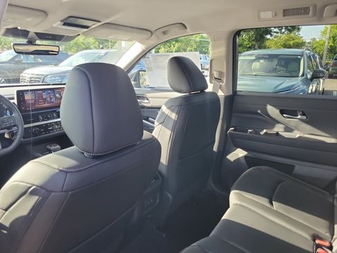 New 2026 Nissan Pathfinder SL FWD image 13