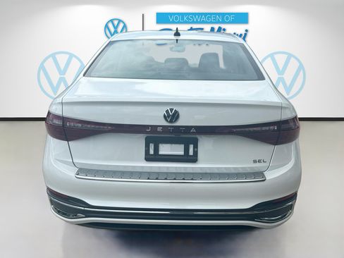 Used 2025 Volkswagen Jetta SEL FWD image 6
