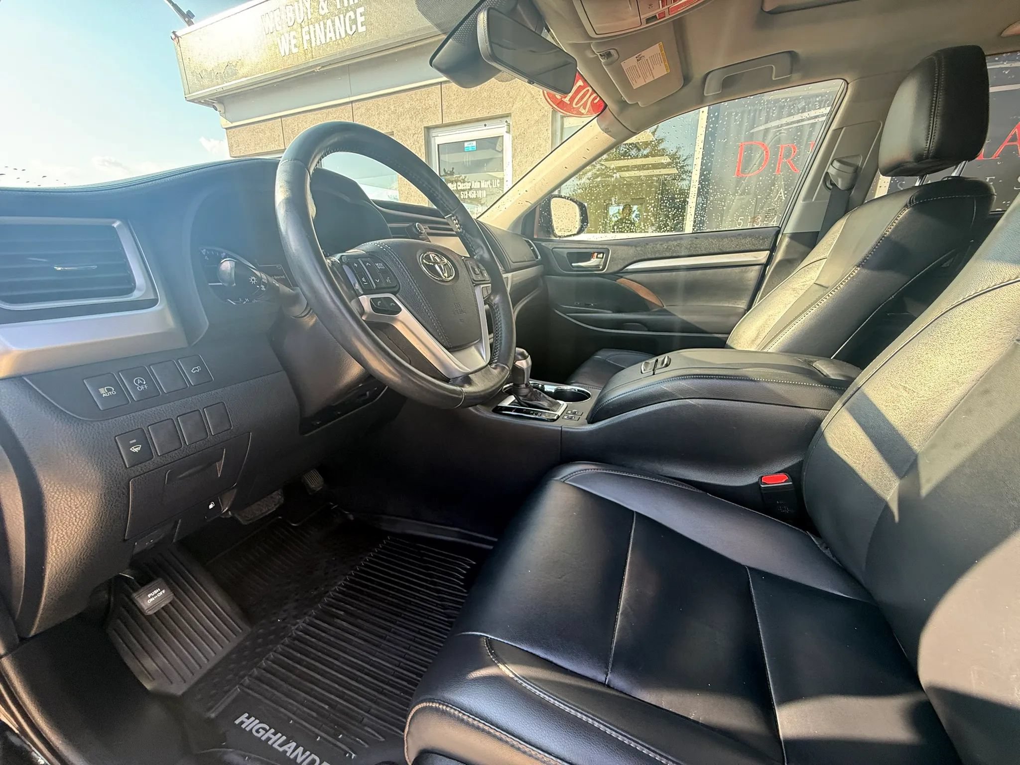 Used 2019 Toyota Highlander XLE AWD/4WD image 10