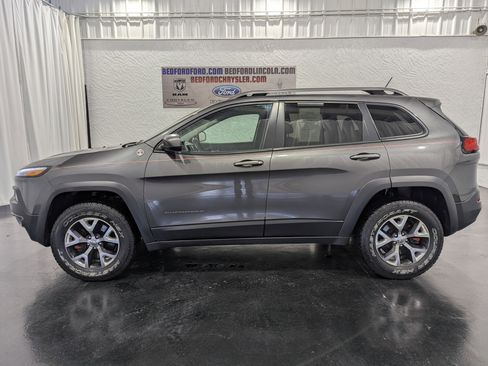 Used 2014 Jeep Cherokee Trailhawk image 2