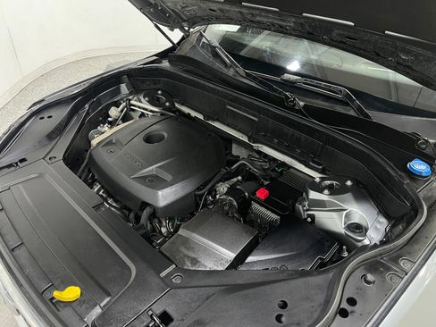 Used 2017 Volvo XC90 T5 Momentum w/ Vision Package image 26