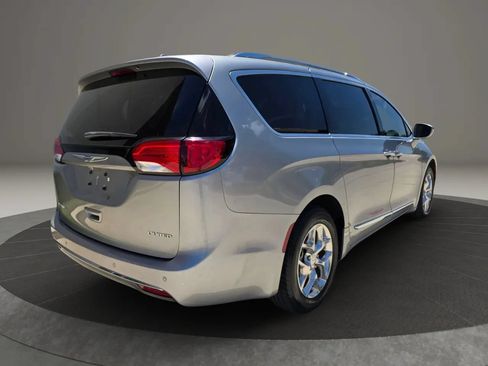 Used 2018 Chrysler Pacifica Limited FWD image 7