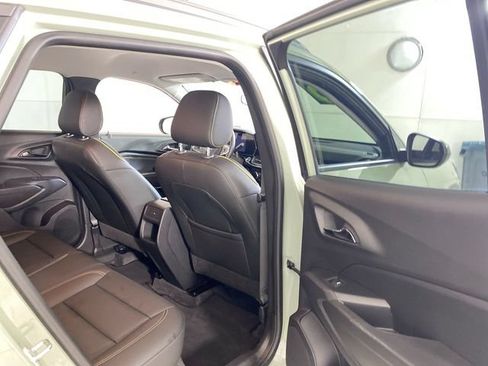 Used 2025 Chevrolet Trax ACTIV w/ Driver Confidence Package FWD image 32