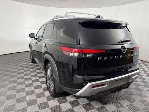 Certified 2025 Nissan Pathfinder SL w/ SL Premium Package FWD image 17