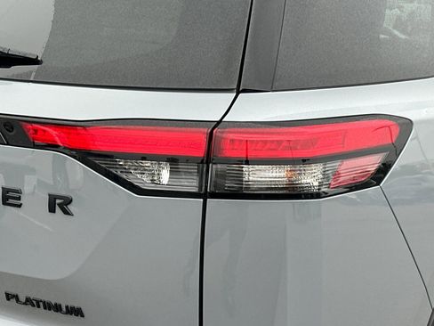 Used 2023 Nissan Pathfinder Platinum w/ Black Appearance Package image 27