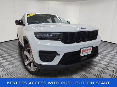 Used 2023 Jeep Grand Cherokee Altitude AWD/4WD image 2
