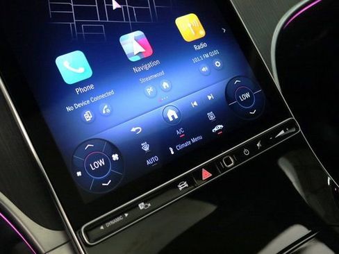 Used 2025 Mercedes-Benz GLC 300 4MATIC image 29