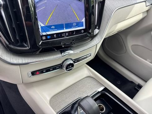Used 2023 Volvo XC60 B5 Plus AWD/4WD image 24