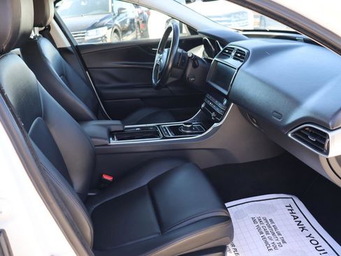 Used 2019 Jaguar XE Premium image 12