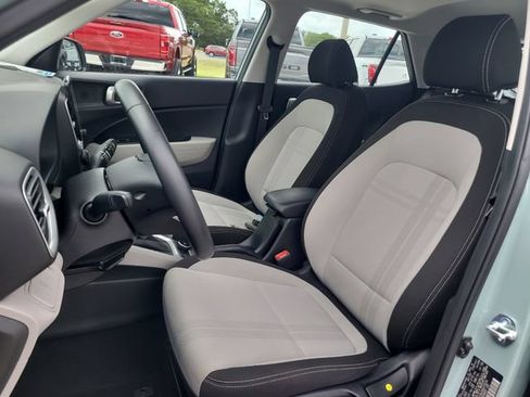 Used 2025 Hyundai Venue SEL FWD image 19