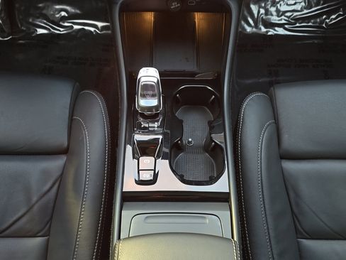 Certified 2025 Volvo XC40 B5 Plus image 19