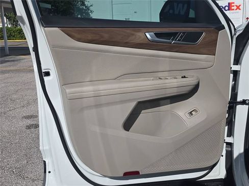 Used 2024 Volkswagen Atlas SE w/ Panoramic Sunroof Package FWD image 15