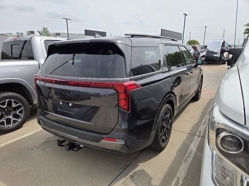 Used 2025 Kia Carnival SX w/ SX Dark Edition Package image 3