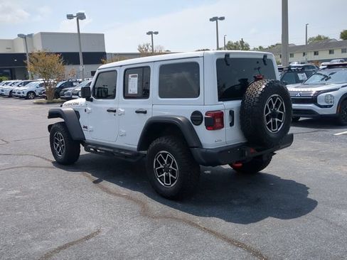 Used 2024 Jeep Wrangler Unlimited Rubicon AWD/4WD image 8