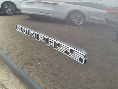 Used 2022 Jeep Compass Latitude image 11