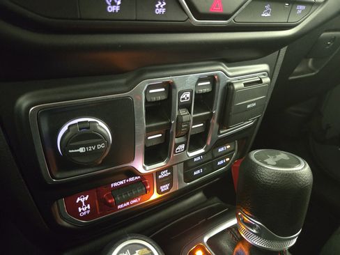 Used 2022 Jeep Wrangler Unlimited Rubicon w/ LED Lighting Group image 27