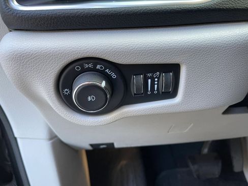 Used 2022 Chrysler Pacifica Limited image 34