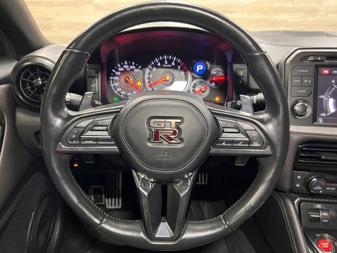 Used 2019 Nissan GT-R Premium w/ Premium Interior Package AWD/4WD image 9