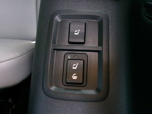 Used 2013 Toyota Sequoia Limited RWD image 37
