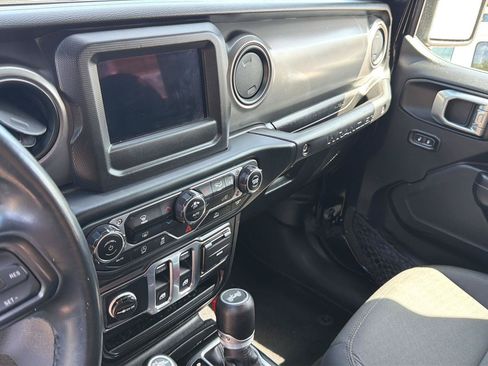 Used 2022 Jeep Wrangler Sport AWD/4WD image 15