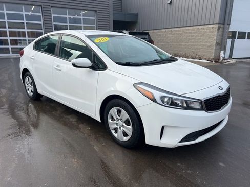 Used 2017 Kia Forte LX image 3
