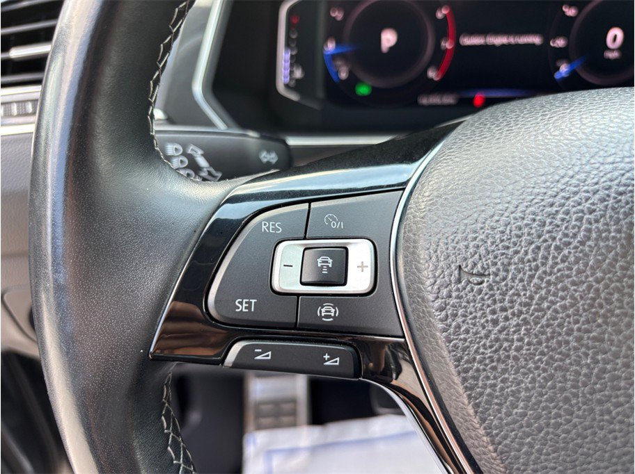 Used 2019 Volkswagen Tiguan SEL Premium R-Line FWD image 24