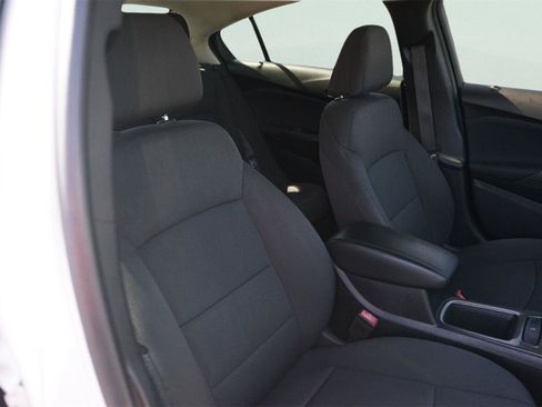 Used 2017 Chevrolet Cruze LT FWD image 19