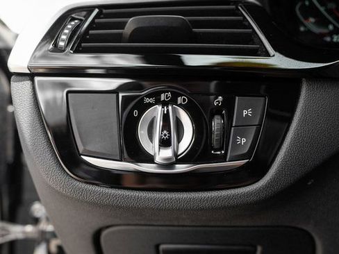 Used 2023 BMW 540i xDrive w/ Premium Package image 18