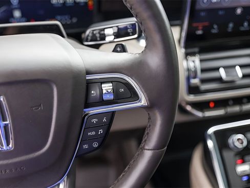 Used 2024 Lincoln Navigator Reserve image 12
