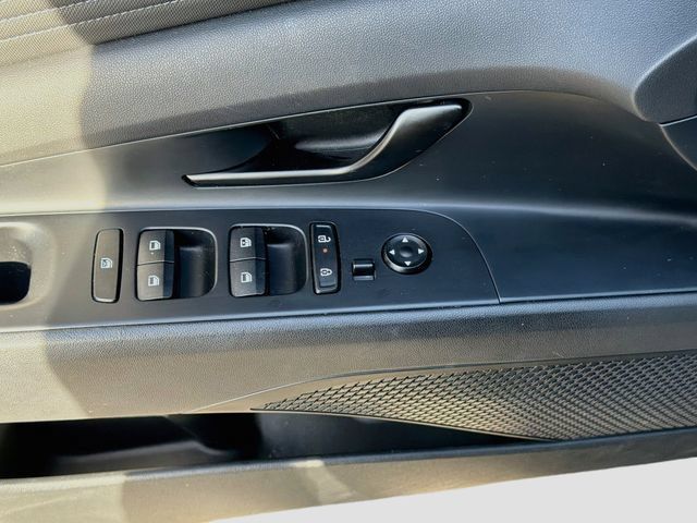 Certified 2025 Hyundai Elantra Sport FWD image 17