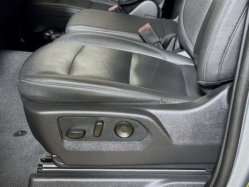 Used 2026 GMC Sierra 1500 SLT RWD image 17