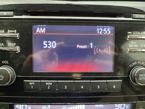 Used 2017 Nissan Rogue SV image 25