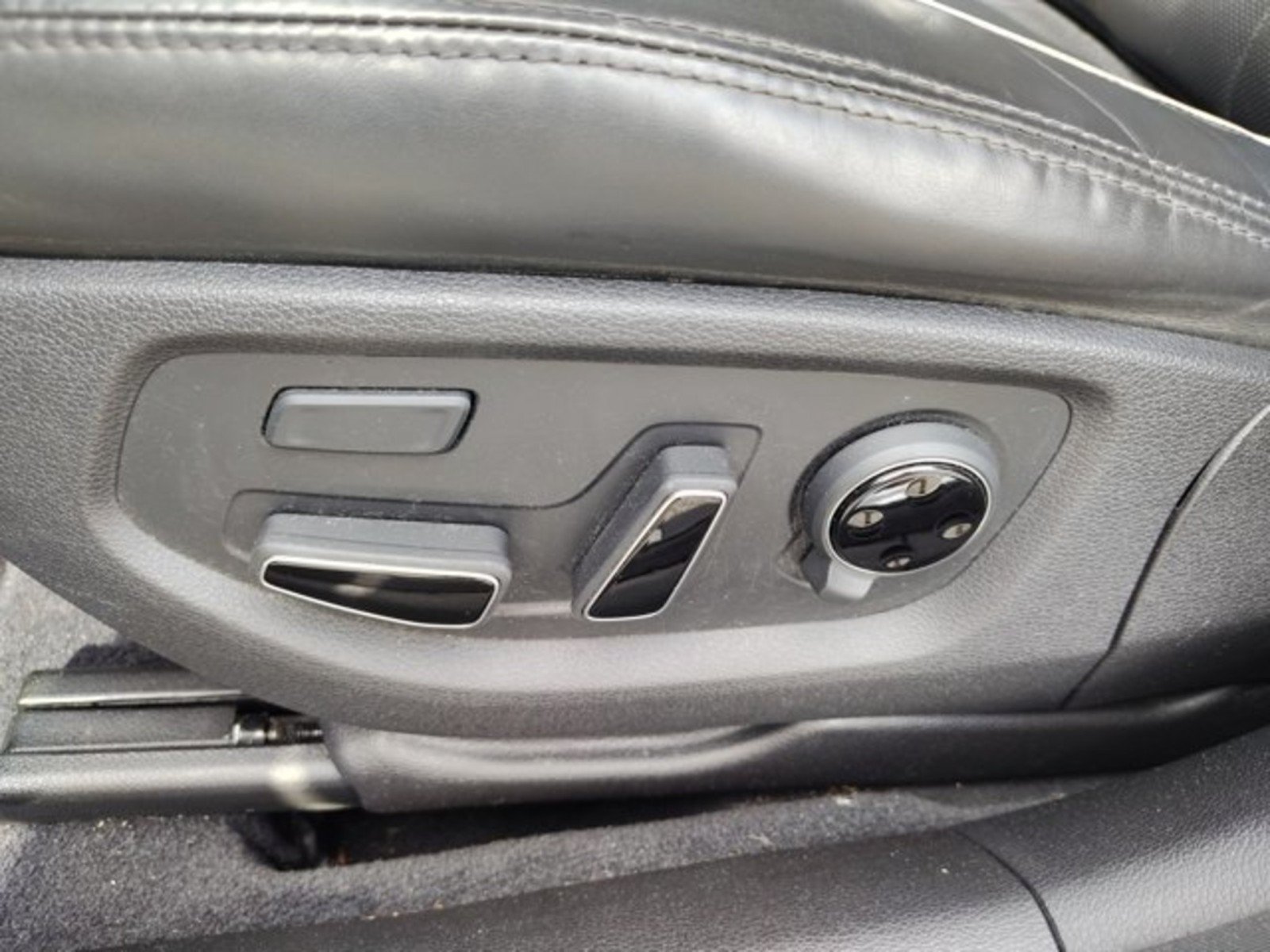 Used 2015 Hyundai Genesis 5.0 RWD image 12