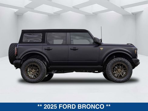 New 2025 Ford Bronco Badlands AWD/4WD image 3