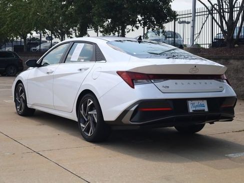Certified 2025 Hyundai Elantra Limited FWD image 6