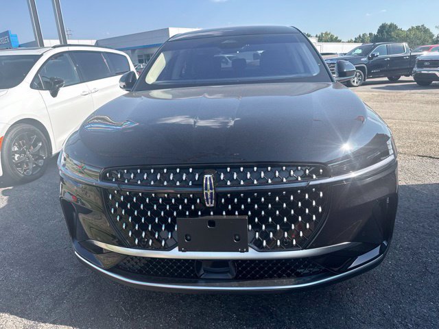 Used 2025 Lincoln Nautilus Premier AWD/4WD image 4