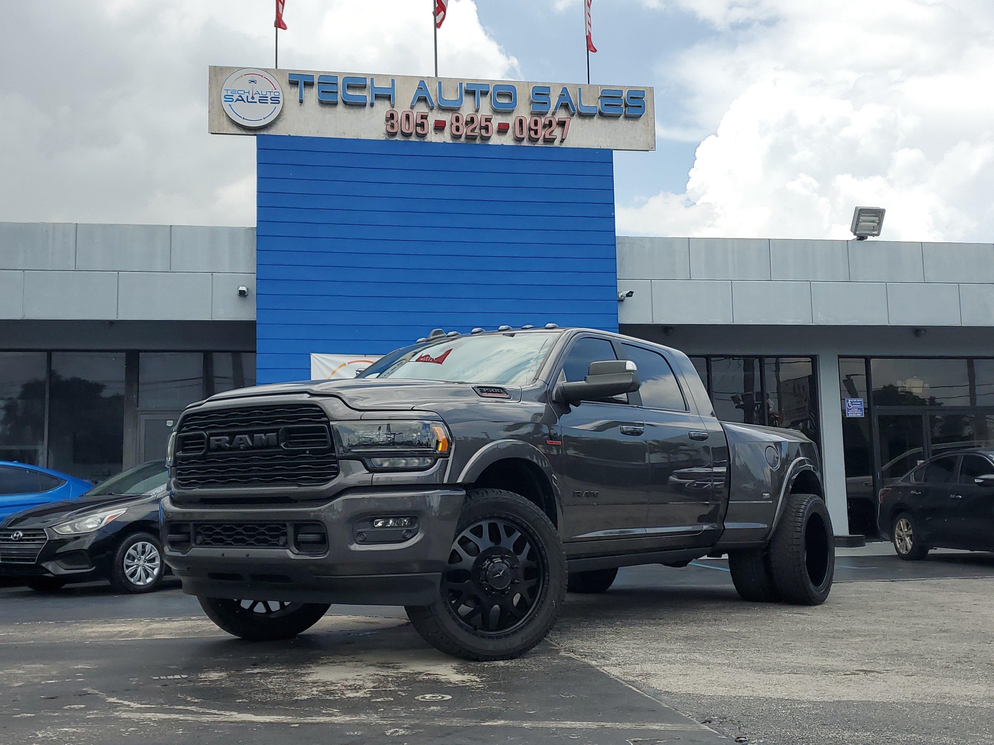 Used 2022 RAM 3500 Limited w/ Max Tow Package AWD/4WD image 2