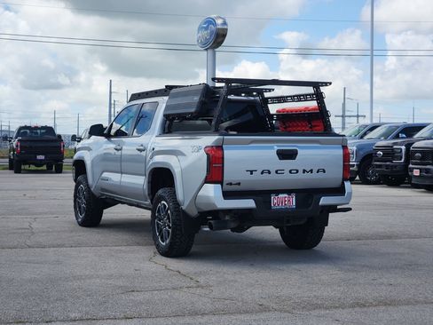 Used 2024 Toyota Tacoma TRD Sport AWD/4WD image 5