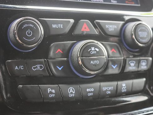 Used 2019 Jeep Grand Cherokee Laredo w/ Laredo X Package image 28